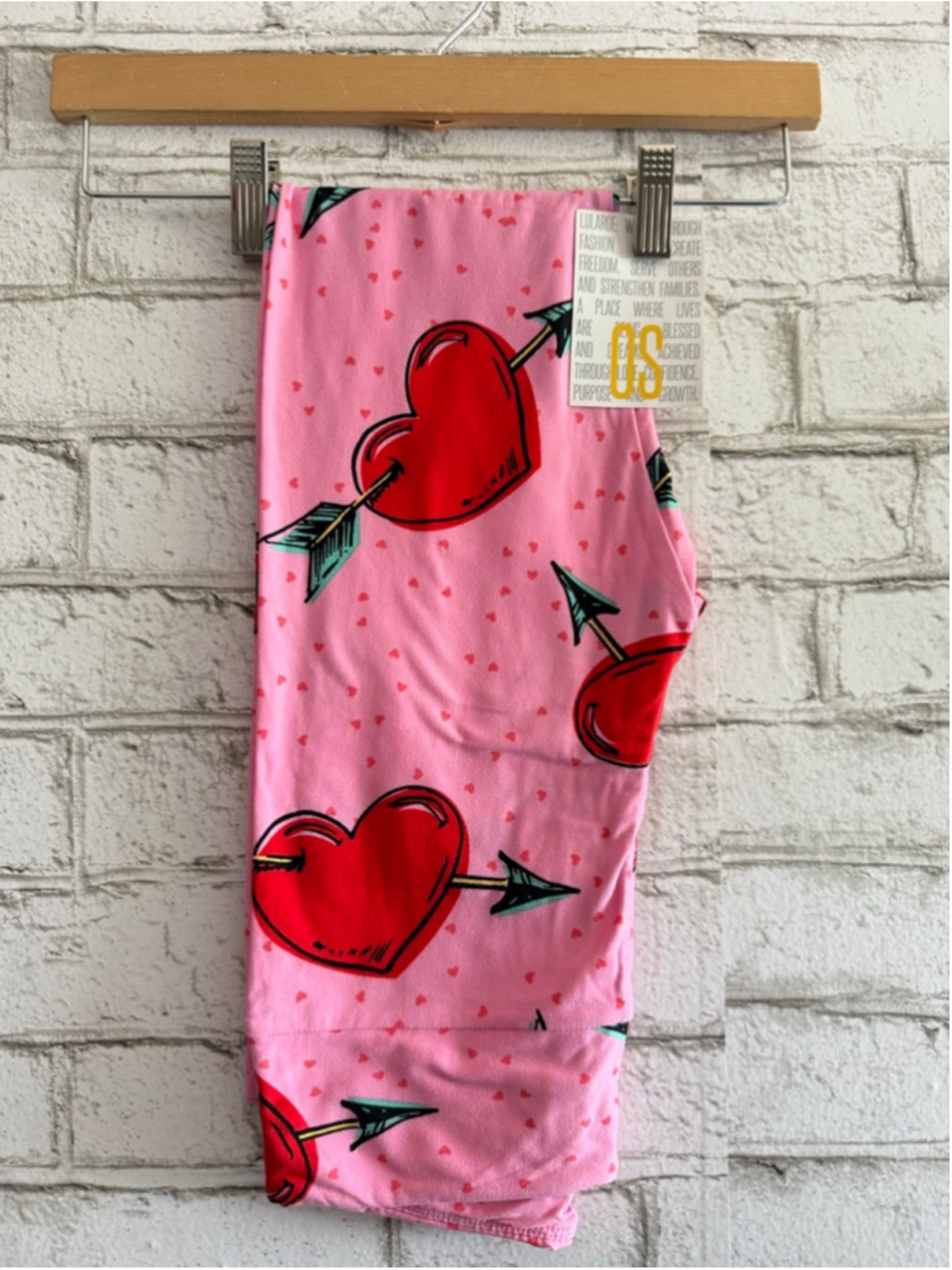 NEW!!! Valentine's Day Heart & Arrow Leggings Lularoe One Size pink and red